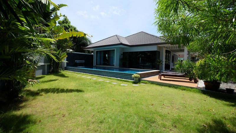 Photo Villa entièrement rénovée avec 4 chambres et piscine à Kathu, Phuket, Thaïlande