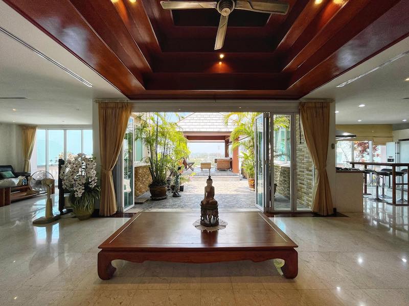 Photo Superbe immense Penthouse de 3 chambres à vendre à Surin avec un prix réduit