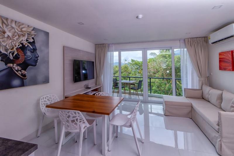Photo Location d'un appartement de 2 chambres avec vue mer à Karon, Phuket