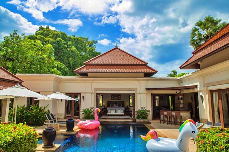  Picture Luxury 4 bedroom pool villa for rent in Cherngtalay, Phuket