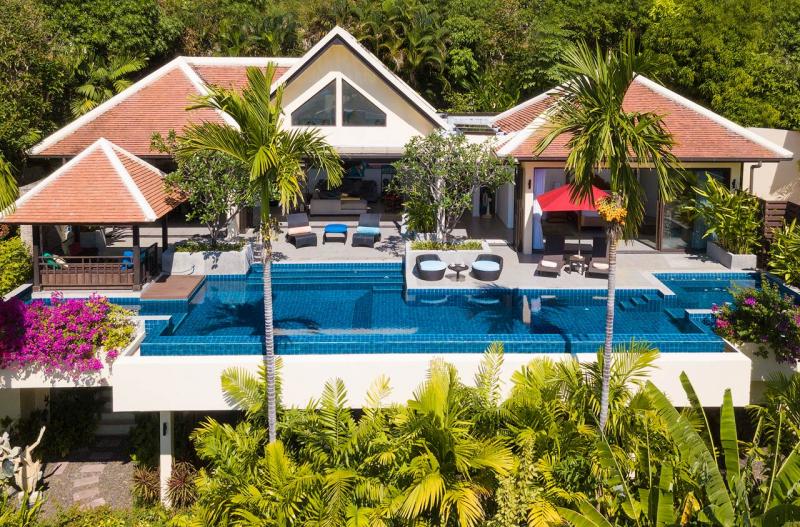 Photo Villa de luxe avec 4 chambres et vue sur la mer à vendre à Kalim (proche de Patong)