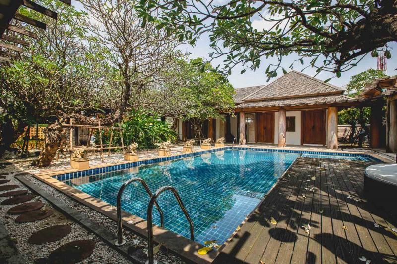 Picture Exclusive Thai style Villa on a 1600 Sqm plot for sale in Nuanchan, Bangkok