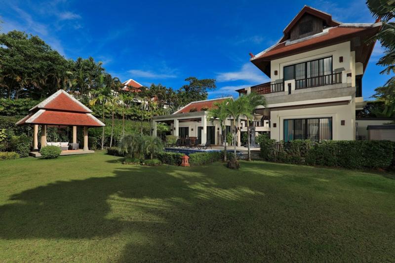 Picture Nai Harn Baan Bua Luxury 4 Bedroom Villa for Sale