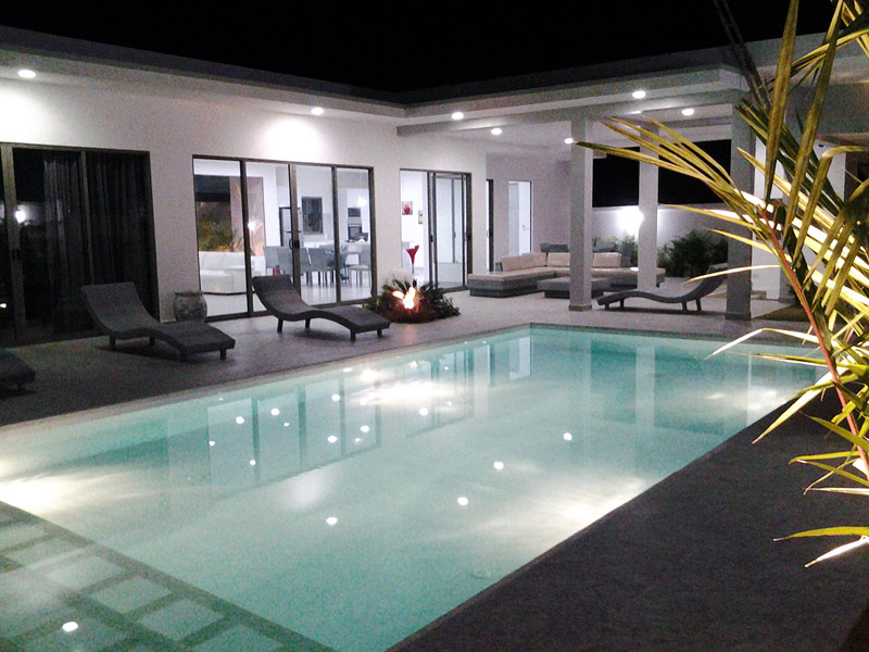 Photo Villa moderne de 3 chambres avec piscine privée à vendre à Rawai - Phuket