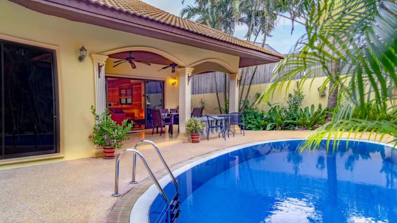 Picture 2 bedroom villa with pool for rent in Rawai, Phuket