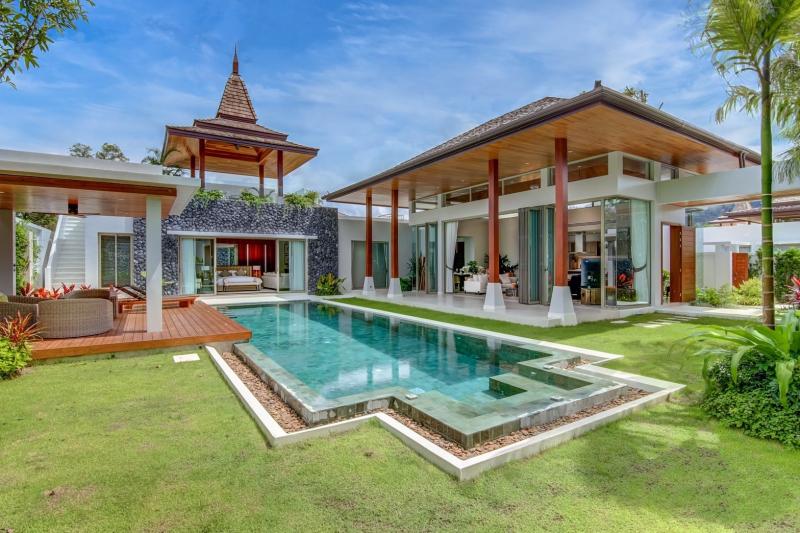 Picture Superb brand new high-end pool villa for sale on Phuket west coast