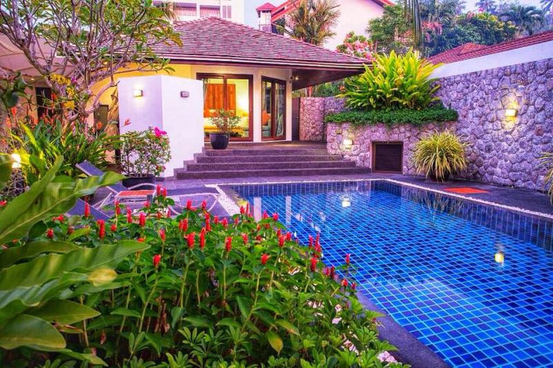 Photo 3 bedroom pool villa in Surin, Phuket, Thailand 