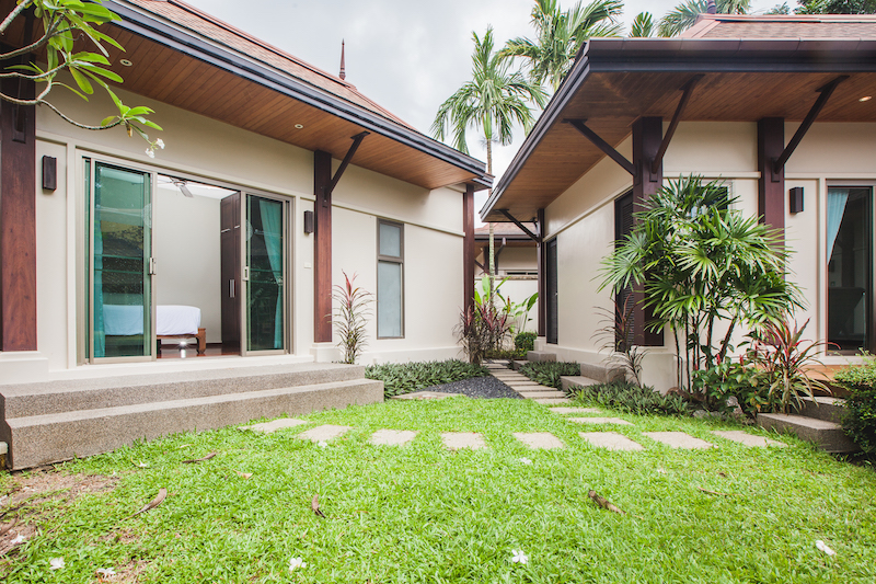 Photo 3 bedroom private pool villa for sale in Naiharn, Phuket 