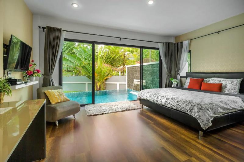 Photo Fully renovated 4 bedroom pool villa in Kathu, Phuket, Thailand