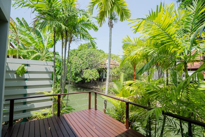 Photo 4 bedroom private pool villa for sale in Nai harn Baan Bua