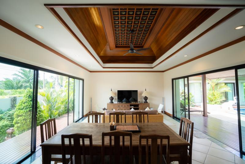 Photo 4 bedroom private pool villa for sale in Nai harn Baan Bua