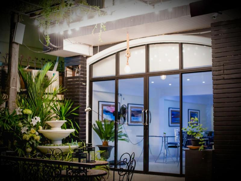 Photo 45 room hotel to sell in the center of Patong, Phuket