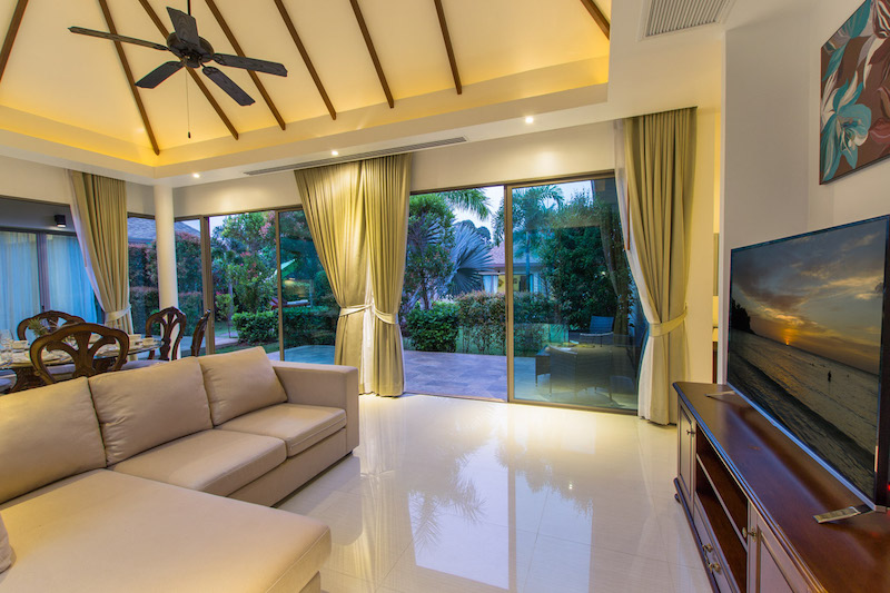 Photo 9 Bedrooms Within a Compound of 3 Pool Villas Resort for Sale near Nai Harn Beach, Phuket