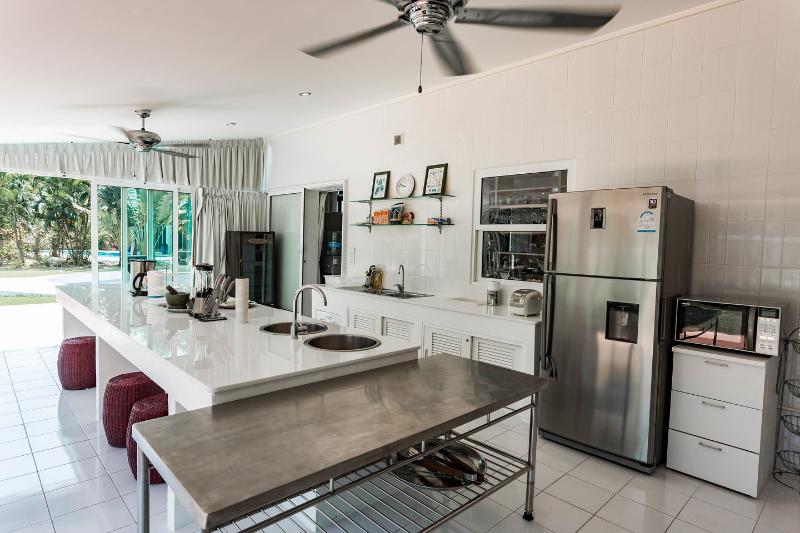 Photo A Stunning 5 bedroom Pool Villa for Sale in Ao Po, Phuket