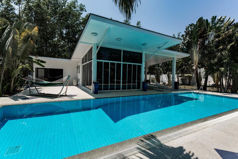 Photo A Stunning 5 bedroom Pool Villa for Sale in Ao Po, Phuket