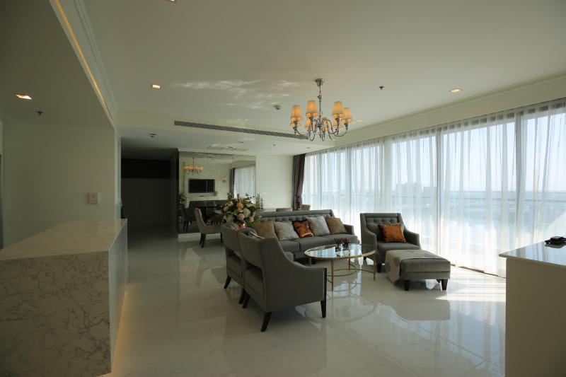 Photo Bangkok 3 Bedroom Luxury Condo for Rent at the Starview Rama III Residence