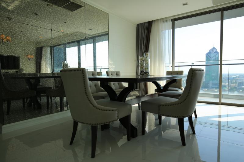 Photo Bangkok 3 Bedroom Luxury Condo for Rent at the Starview Rama III Residence