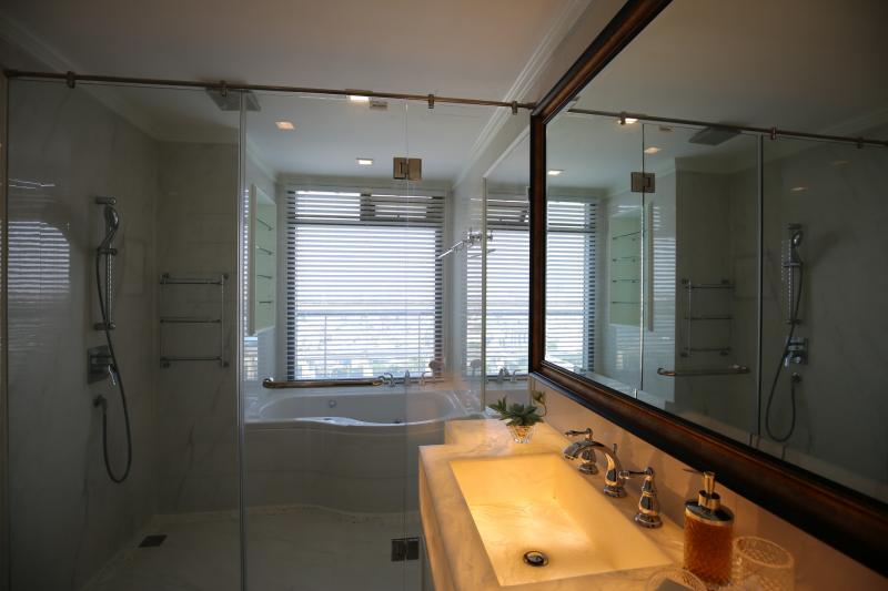 Photo Bangkok 3 Bedroom Luxury Condo for Rent at the Starview Rama III Residence