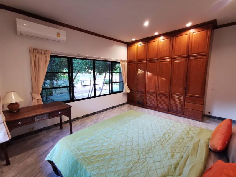 Photo Beachfront 3 bedroom pool villa for rent in Chalong Bay