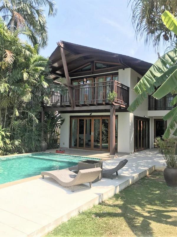 Photo Beachfront Villa for Sale in Coconut Island, Phuket