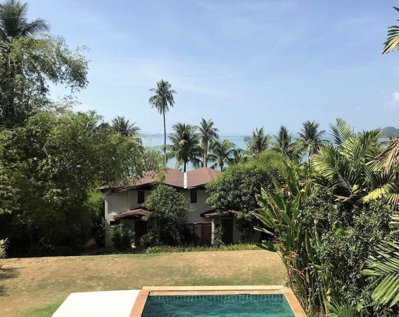 Photo Beachfront Villa for Sale in Coconut Island, Phuket