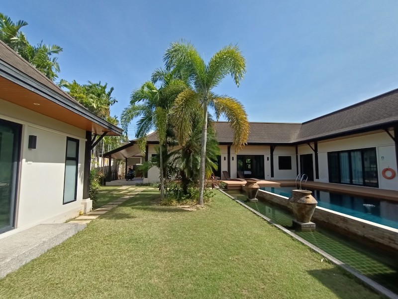 Photo Charming 4 bedroom pool villa for sale in Tara estate in Layan