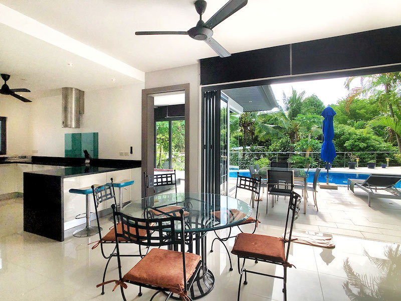 Photo Contemporary style villa fully furnished and equipped for sale in Nai Harn