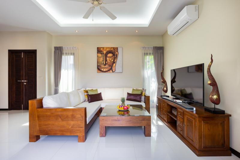 Photo Elegant 3 Bedroom Pool Villa in Rawai, Phuket for holiday rentals