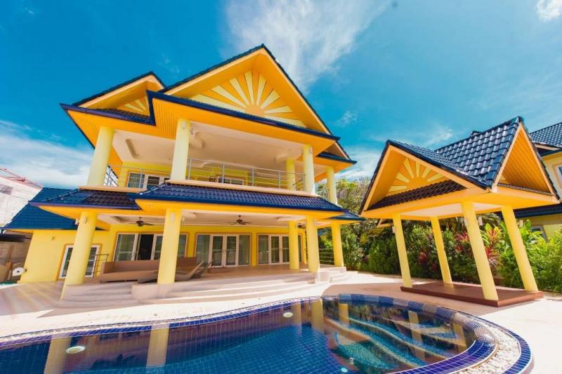 Photo Family 6 bedroom pool villa for rent in Rawai, Phuket