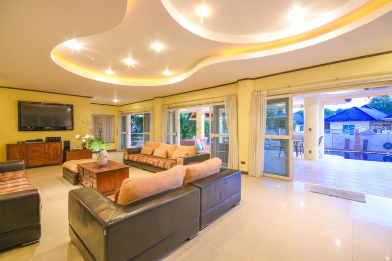 Photo Family 6 bedroom pool villa for rent in Rawai, Phuket