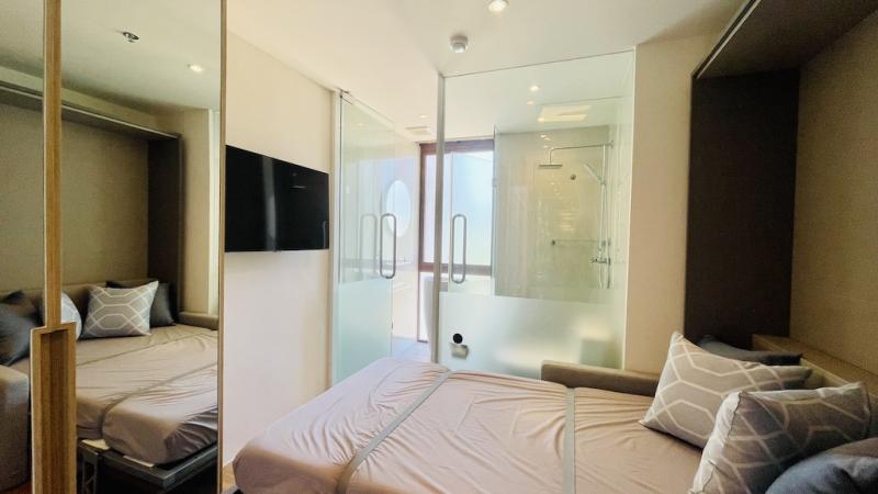 Photo Fully Renovated 5 bedrooms apartment for sale in at the Royal Phuket Marina.