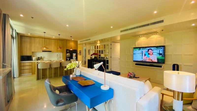 Photo Fully Renovated 5 bedrooms apartment for sale in at the Royal Phuket Marina.