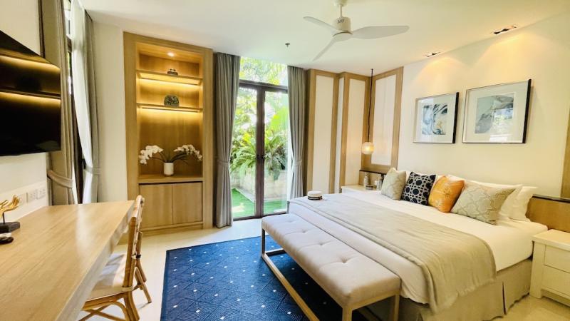 Photo Fully Renovated 5 bedrooms apartment for sale in at the Royal Phuket Marina.