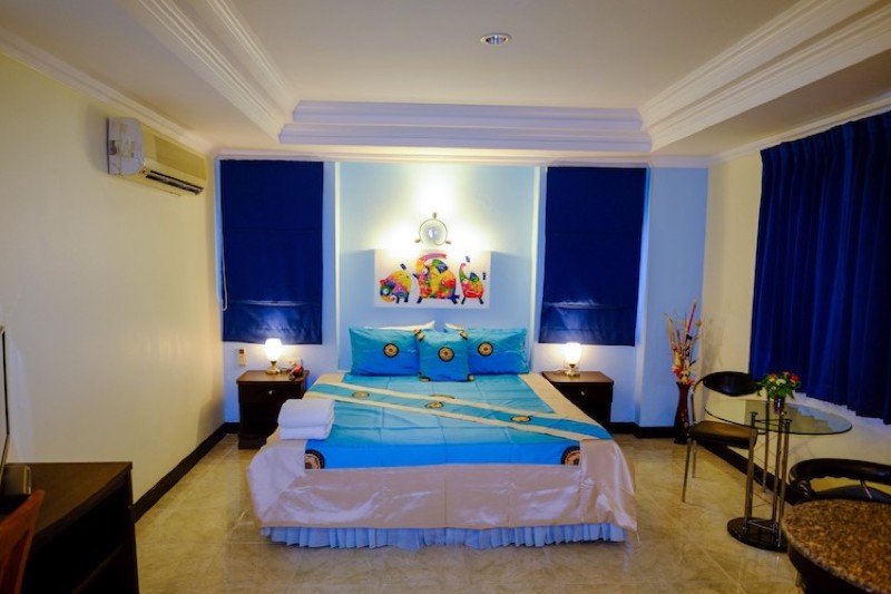 Photo Guest house with 16 bedrooms for sale in the heart of Patong, Phuket