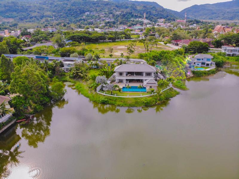 Photo Lakefront exclusive 5 bedroom pool villa for sale in Land and Houses Park Chalong