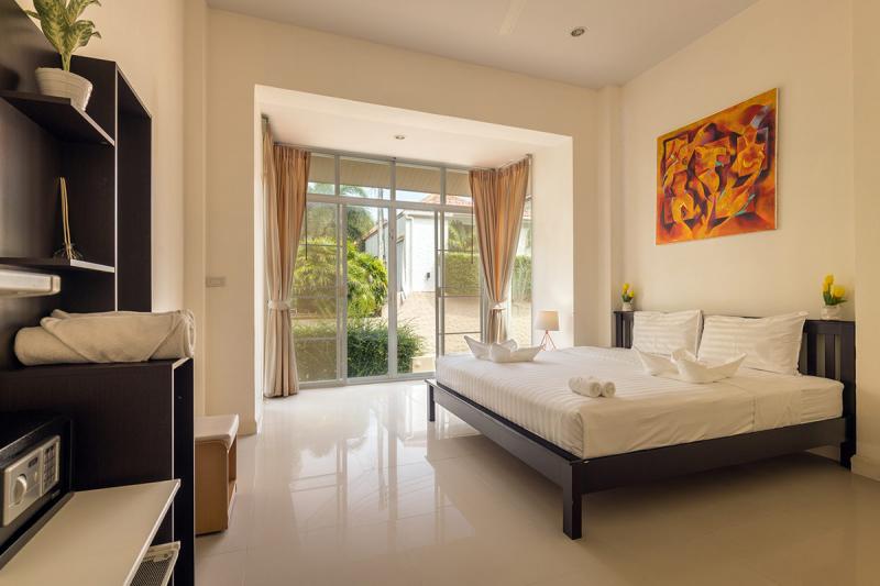 Photo Lovely 3 bedroom pool villa for sale in Rawai, Phuket 