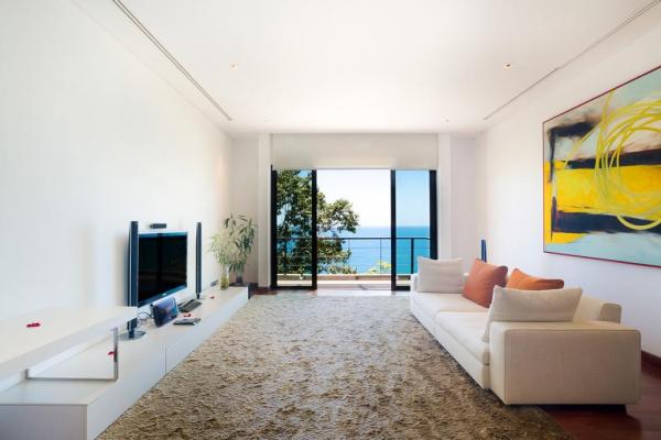 Photo Exclusive Stunning Sea View Villa for sale in Nai Thon, Phuket, Thailand