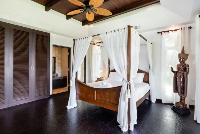 Photo Luxury Balinese style villa with sea view for sale in Patong