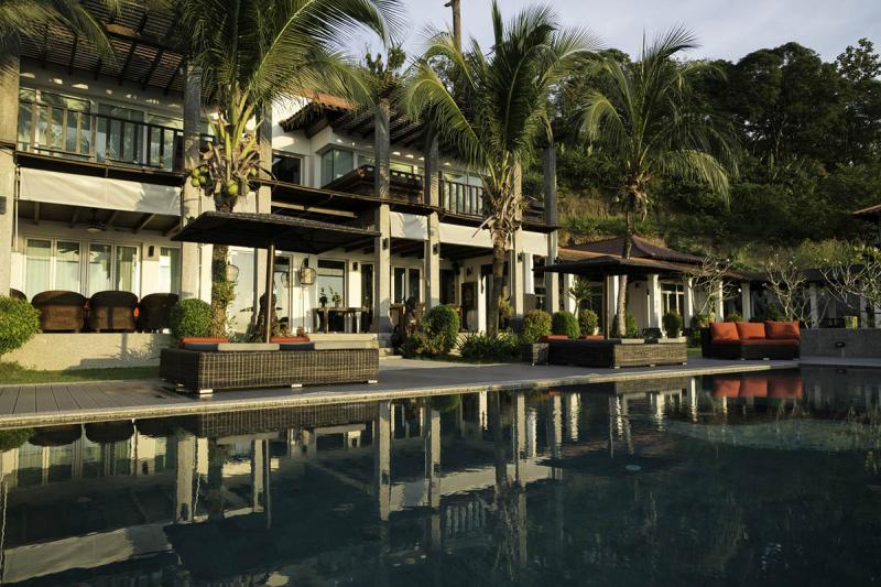 Photo Luxury Balinese style villa with sea view for sale in Patong