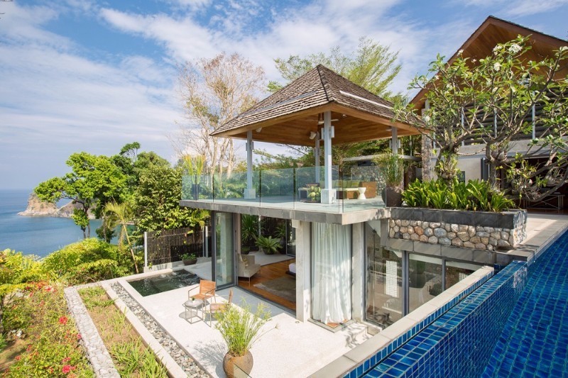 Photo Luxury oceanfront villa for sale on the west coast of Phuket