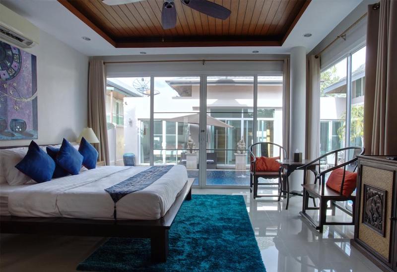 Photo Luxury pool villa balinese style with 3 bedrooms located in Saiyuan, Rawai Phuket 