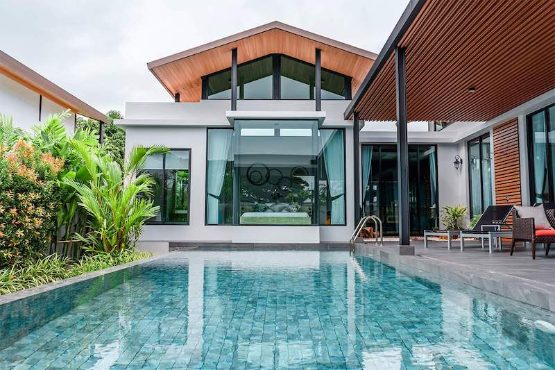 Photo Luxury new pool villa for rent in Nai Harn