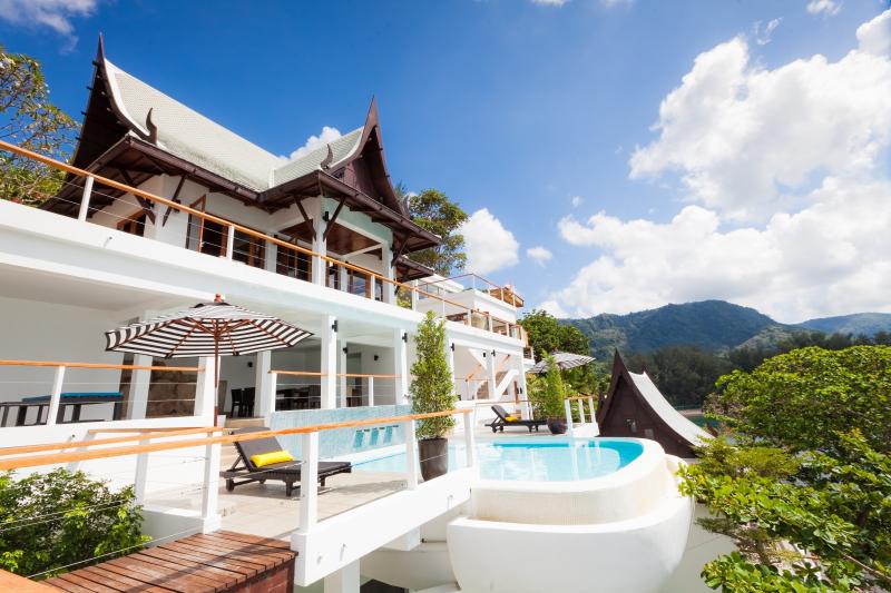 Photo Luxury sea front villa for rent in Kamala, Phuket