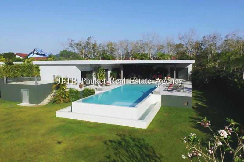 Photo Modern dream villa with 4 bedrooms in Naiharn