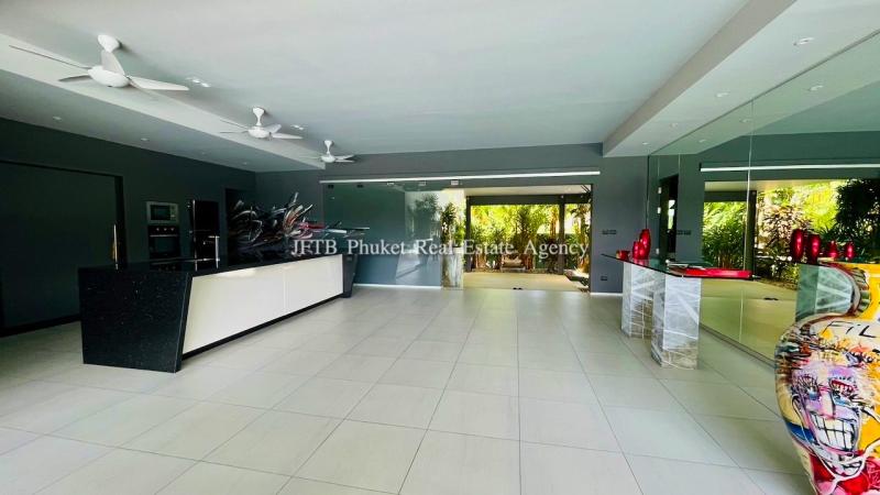 Photo Modern dream villa with 4 bedrooms in Naiharn