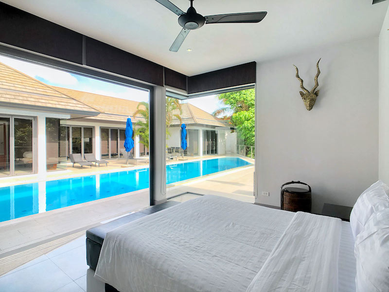 Photo Modern fully renovated pool villa for rent or sale in Nai Harn Phuket