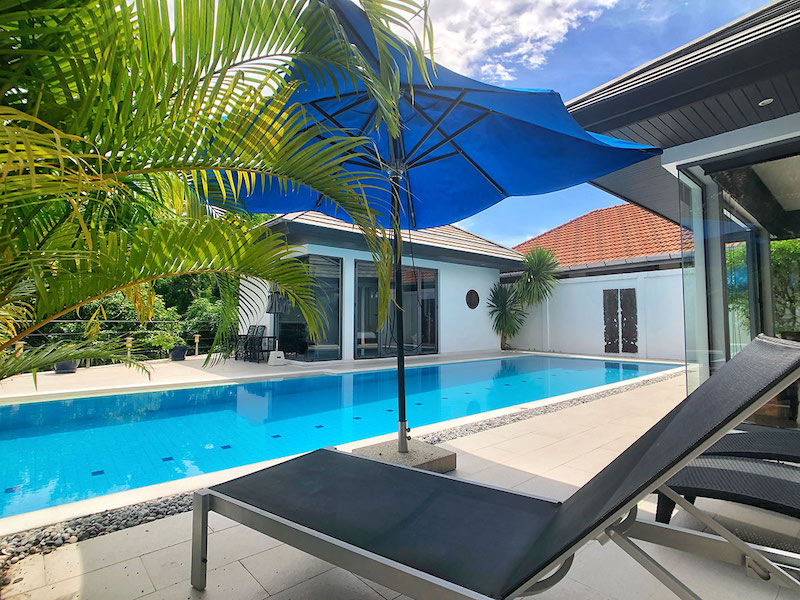 Photo Modern fully renovated pool villa for rent or sale in Nai Harn Phuket