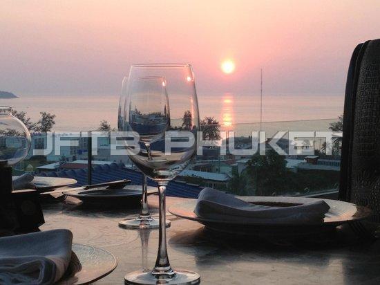 Photo Patong beach 4 star hotel for sale, Phuket, Thailand