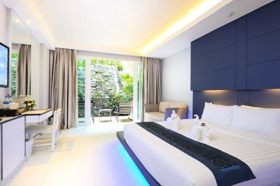 Photo Patong beach 4 star hotel for sale, Phuket, Thailand