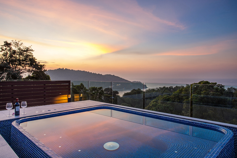 Photo Penthouse with rooftop and sea views for sale in Patong